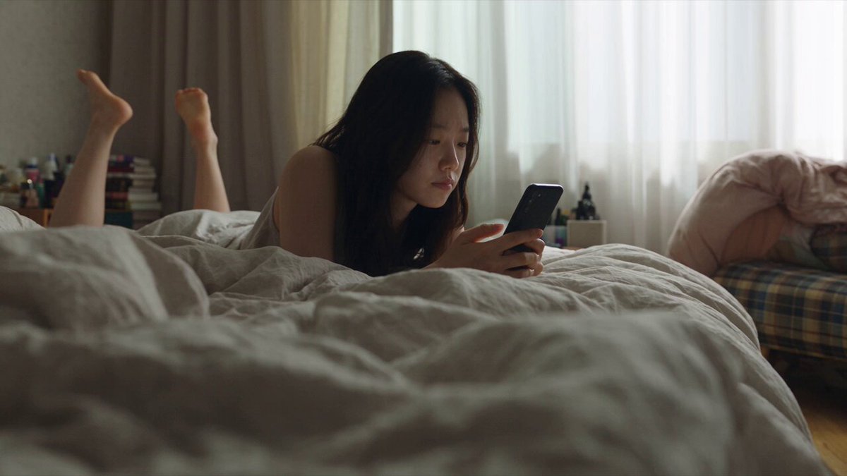 Ultrarealistische spontane video van een Koreaanse vrouw in haar slaapkamer – Wan 3.0 prompt